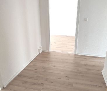 Einziehen und Wohlfühlen… Neu gefliestes Bad und Küche -3 Raumwohnung- sofort anzumieten - Foto 6