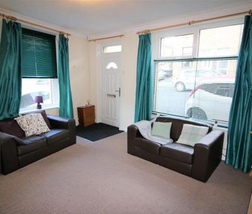 2 bedroom private hall to rent - Photo 3