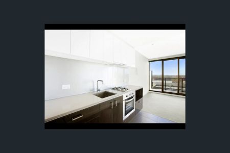 MODERN AND SPACIOUS APARTMENT - Photo 2