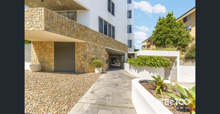 Designer Apartment In The Centre of Bondi, Enjoy a Sunny Beach Lifestyle - Photo 2