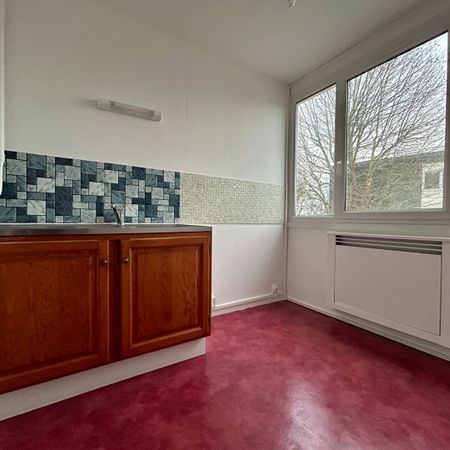 A louer appartement F4 en résidence calme à Saint Aubin Lès Elbeuf - Photo 4