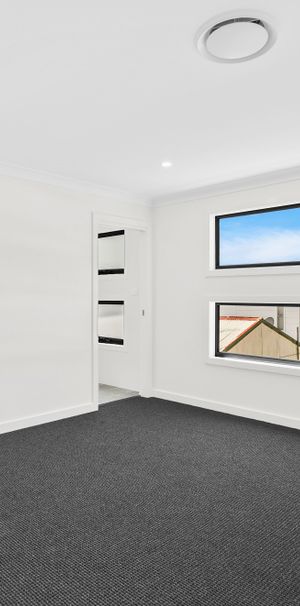 2/11 Griffiths Street Oak Flats - Photo 1