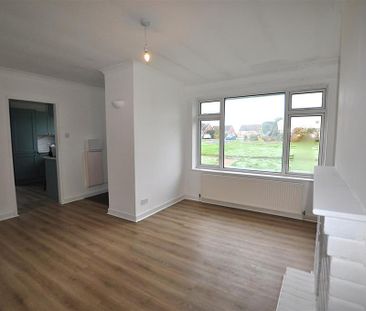 2 bedroom semi-detached bungalow to rent - Photo 2