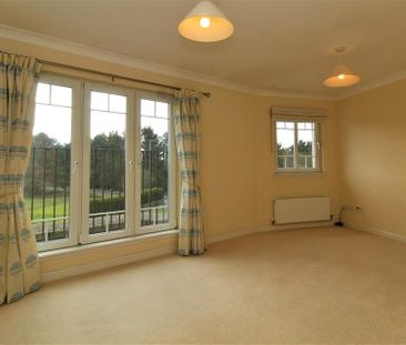 3 bedroom flat to rent - Photo 6