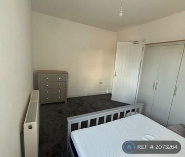1 bedroom in a house share to rent - Photo 2