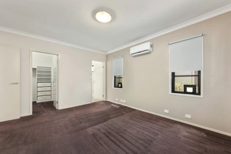 Spacious Family Home in Quiet Carindale Complex - Photo 2