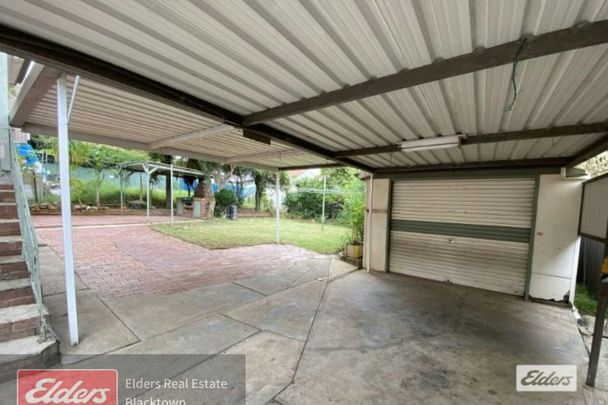 SPACIOUS FAMILY HOME IN CONVENIENT LOCATION - Photo 1