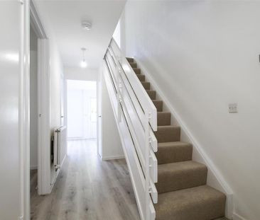 3 bedroom end of terrace house to rent - Photo 3