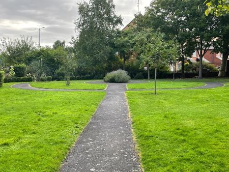 Princes Gardens, Liverpool, L3 - Photo 2