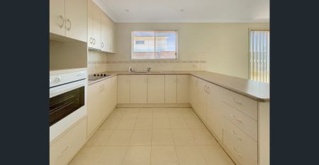 Comfort, Space & Convenience on Splatt Street - Photo 2