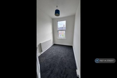 4 bedroom terraced house to rent - Photo 5