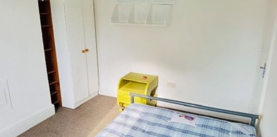 3 Bedroom Flat To Rent in Forest Fields - Photo 2