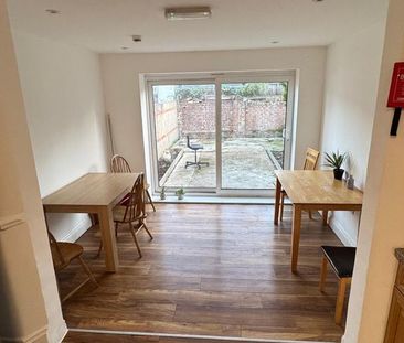 1 bedroom in a house share to rent - Photo 3
