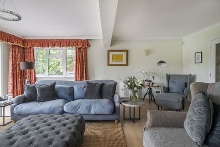 Mark Way, Godalming, Surrey, GU7 - Photo 2