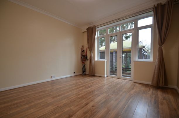 4 bedroom Detached house to rent - Photo 1