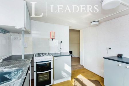 2 bedroom semi-detached house to rent - Photo 3