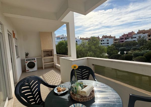 Excelente Apartamento T2 localizado em zona privilegiada de Albufeira.