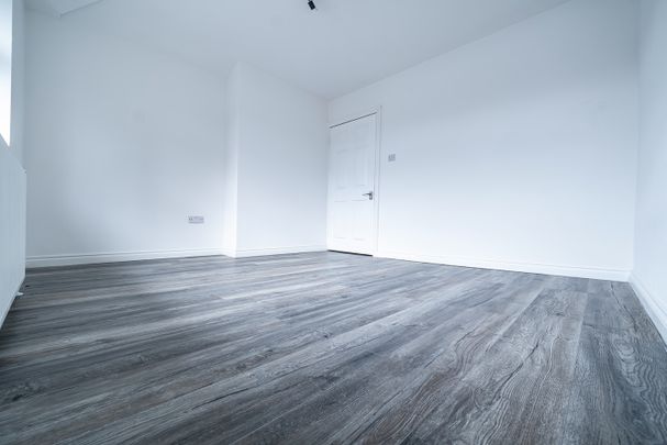 Room in a Shared House, Gittens Close, BR1 - Photo 1