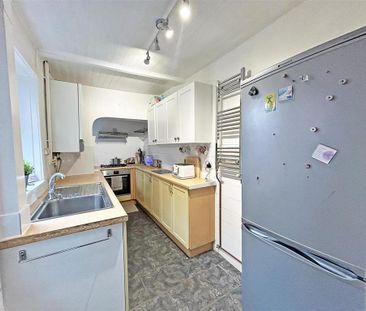 3 bedroom terraced house to rent - Photo 3