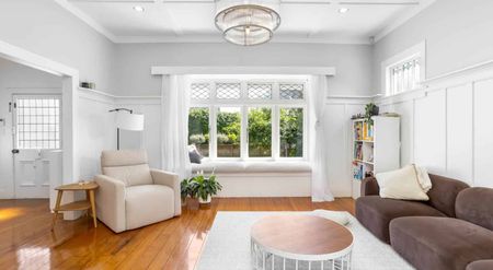 Character, Charm and Position - Photo 2