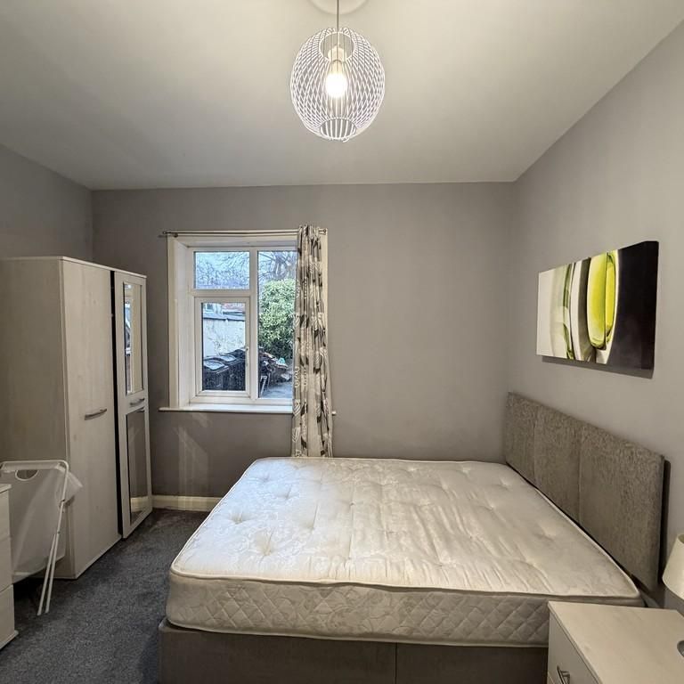 1 bedroom in a house share to rent - Photo 1