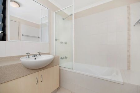 Contemporary living in Trinity Beach - Photo 5