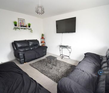 4 bedroom detached house to rent - Photo 2