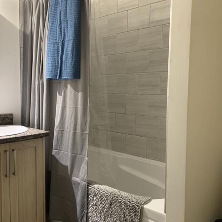 📢 Cession de bail – Studio meublé tout inclus – 1012$ – Côte Sainte-Geneviève - Photo 4