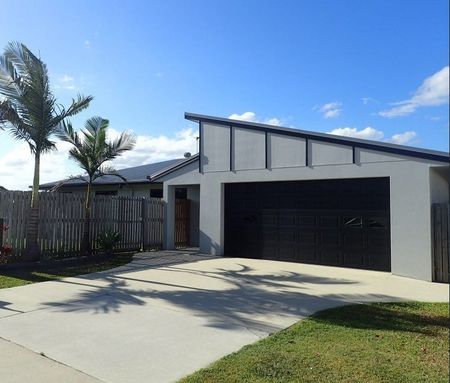 Lovely low maintenance brick home in quiet street - Photo 4