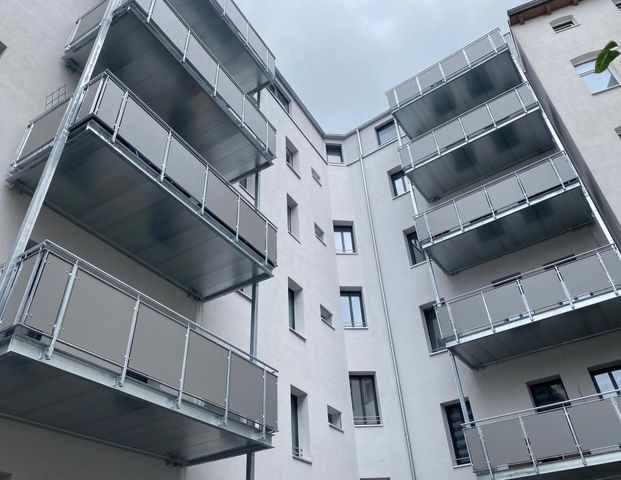 Bald verfügbar! Große Wohnung mit Aufzug, Balkon, Wanne, Dusche und Fußbodenheizung! - Photo 1