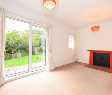 4 bedroom semi-detached house to rent - Photo 4