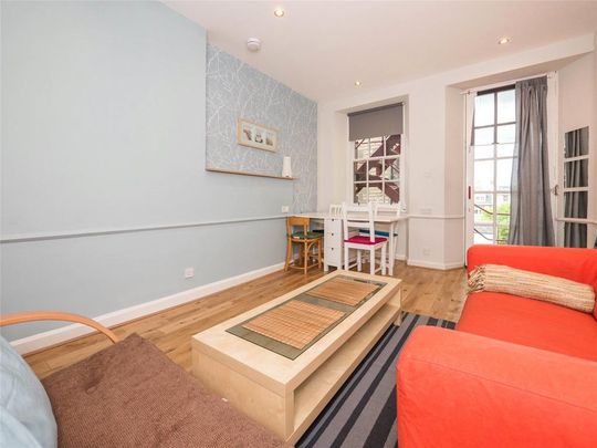 2 bedroom flat to rent - Photo 1