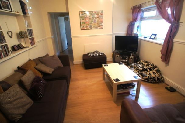 St Peters Street, Roath - Photo 1