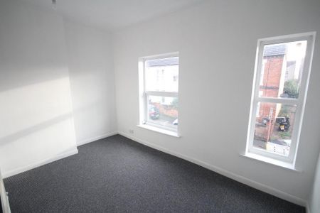 2 bedroom end of terrace house to rent - Photo 4