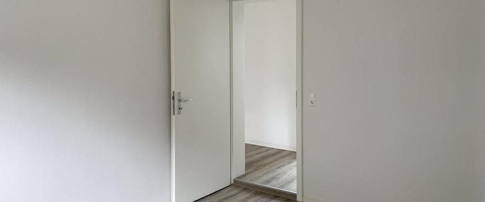 Helle 3-Zimmer-Dachgeschosswohnung mit Sichtbalken in Chemnitz-Hilbersdorf! - Foto 1