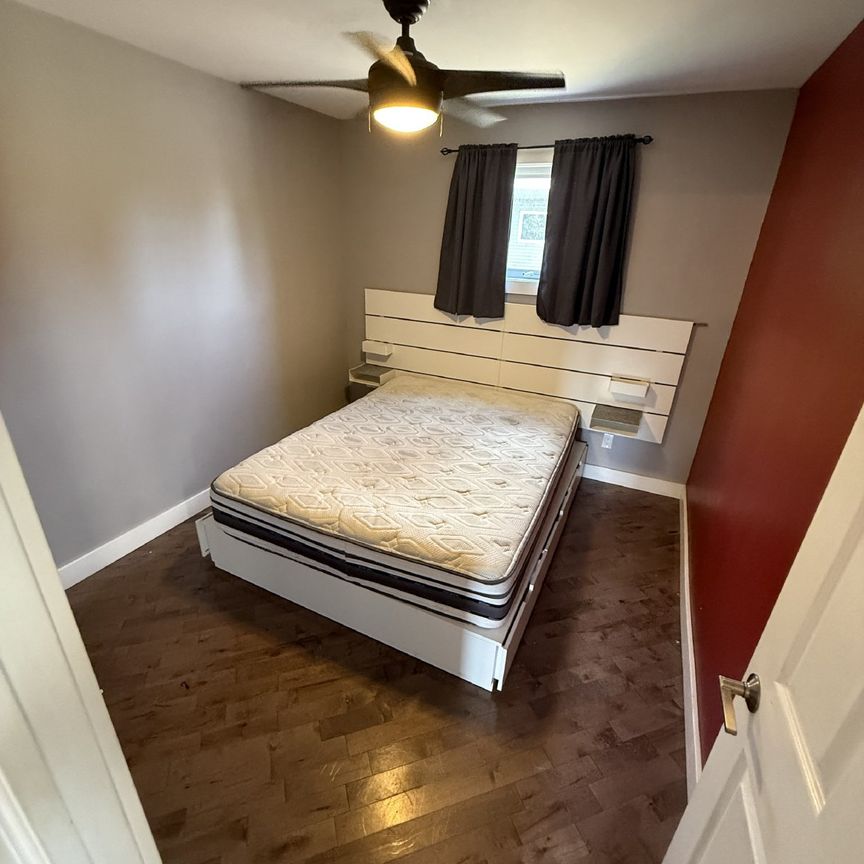 BROCK - 5205 51 Avenue - 5205 - Photo 1