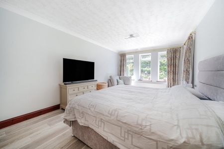 Raylands Mead, Gerrards Cross, Buckinghamshire,SL9 - Photo 3