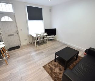 3 bedroom House in Glossop Street, Leeds - Photo 5