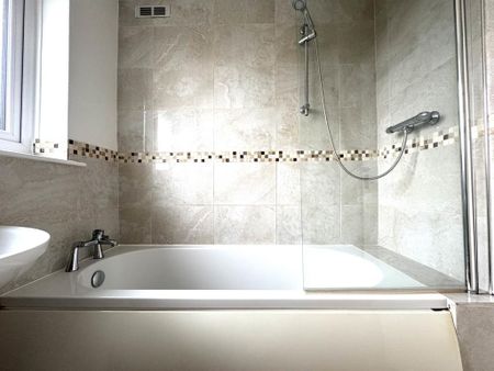 3 bedroom semi-detached house to rent - Photo 5