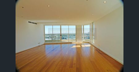 North West corner 4 Bedroom Penthouse With Breathtaking Darling Harbour views - Photo 5