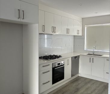 Beautiful 4 Bedroom 4 Bathroom House - Photo 4