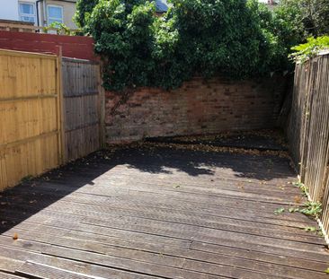 1 bedroom Flat To Let - Photo 4