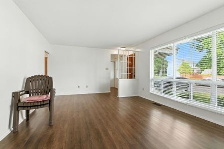 For Lease - 10 Owen Place Unit# MAIN, Hamilton, Ontario - Photo 2
