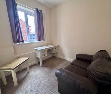 Portlands, Fairfield Avenue Bramley - Photo 3