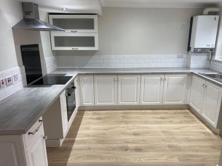 2 bedroom terraced house to rent - Photo 4