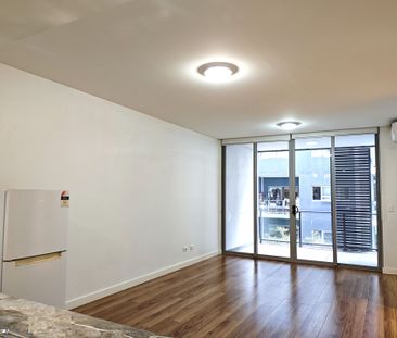 Spacious 2 Bedroom Apartment - Photo 2