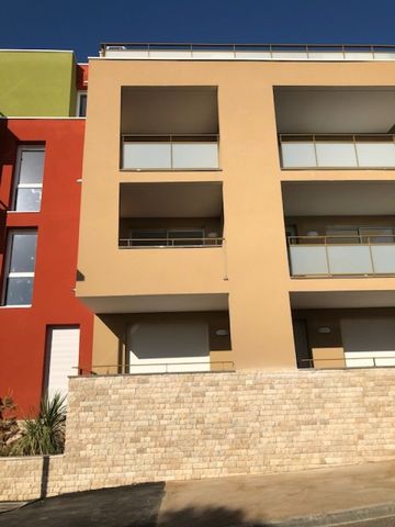 Location Appartement 2 pièces 42m² ST JEAN DE VEDAS 34430 - Photo 5