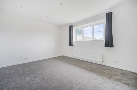 4 bedroom detached house to rent - Photo 5