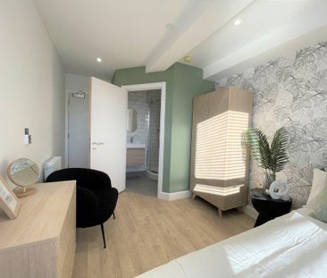 1 bedroom in a house share to rent - Photo 2