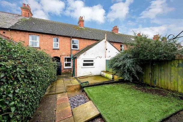 Kings Road, Oakham, LE15 - Photo 1